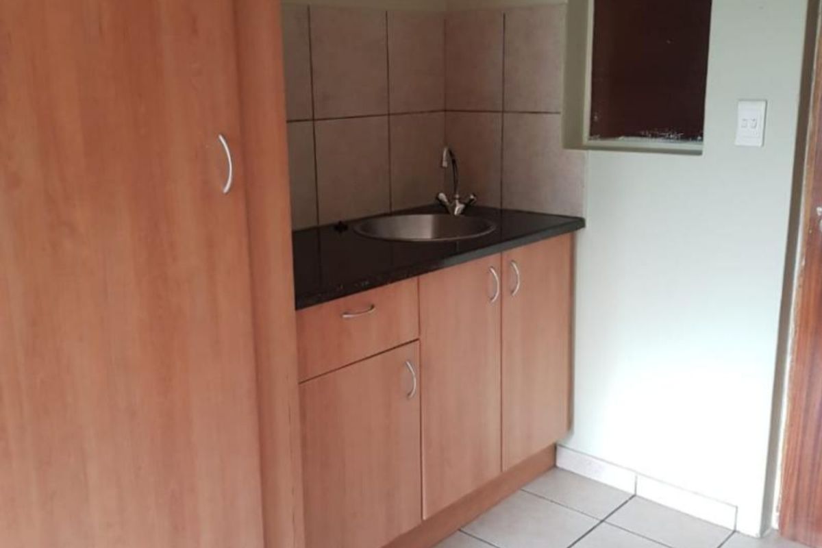 Apartment For Sale In Johannesburg - Photo 5