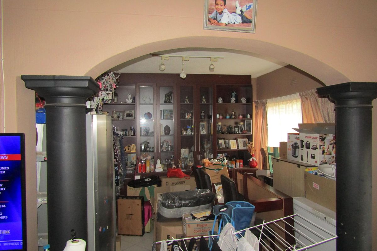 Townhouse For Sale In Johannesburg - Photo 4