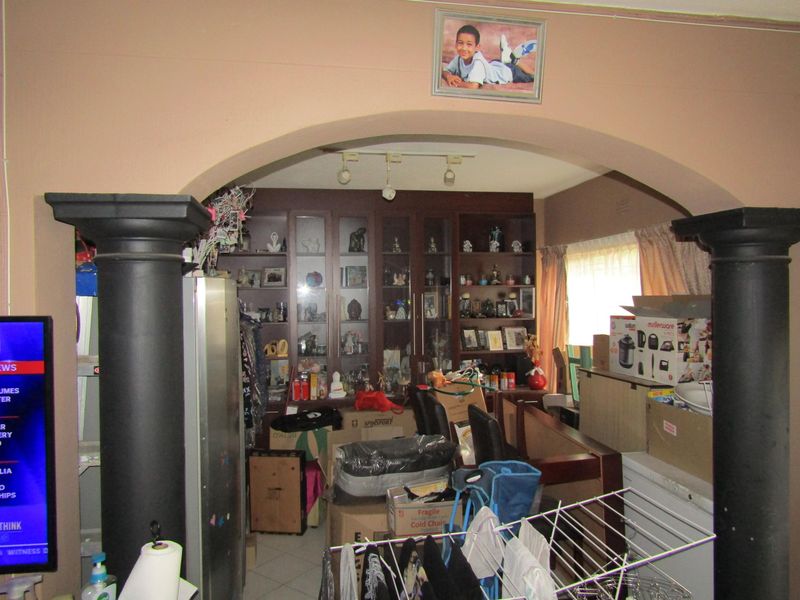 Townhouse For Sale In Johannesburg - Photo 4