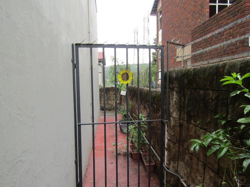 Townhouse For Sale In Johannesburg - Photo 7