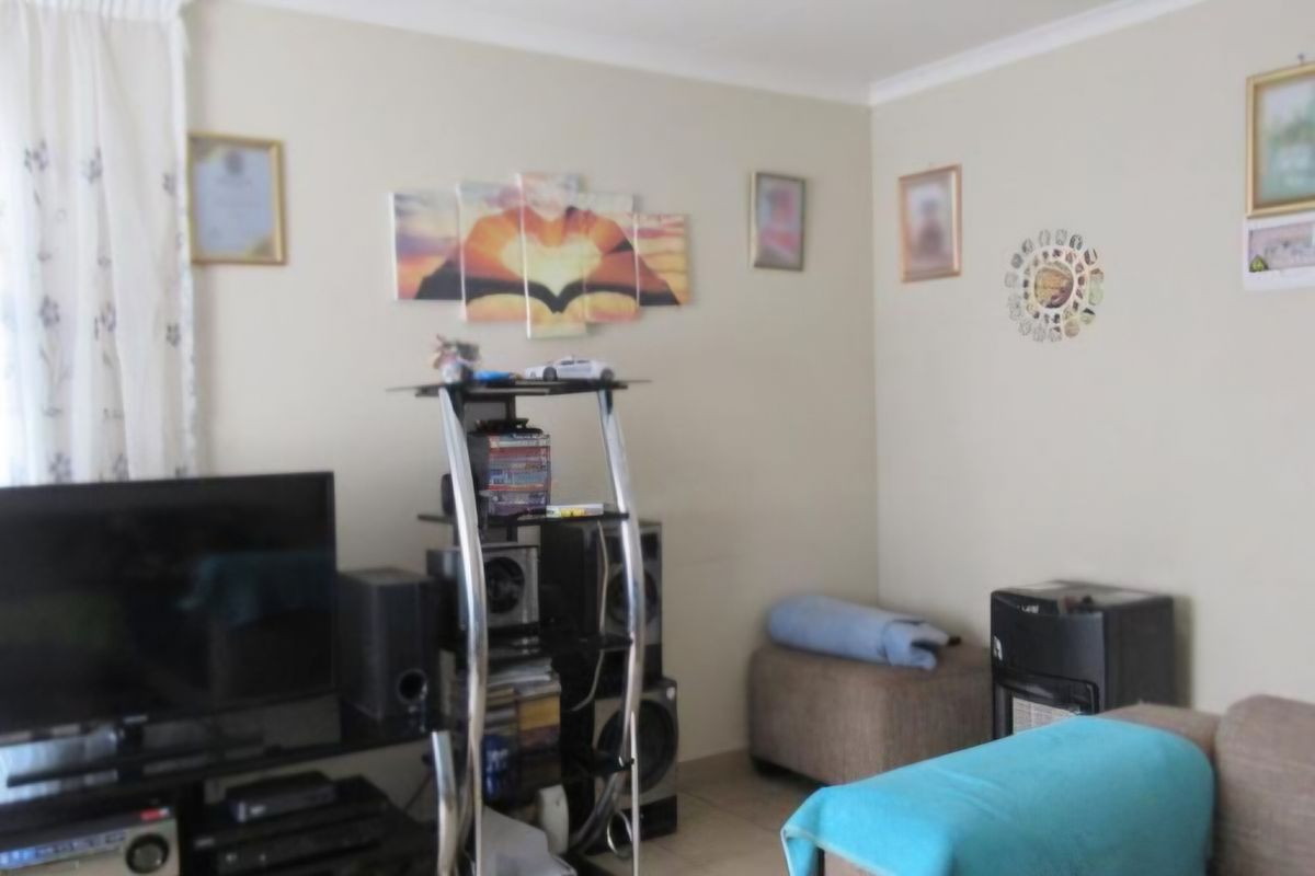 Freehold For Sale In Alberton - Photo 5