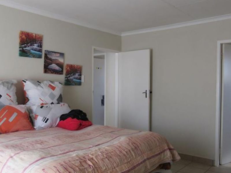 Freehold For Sale In Alberton - Photo 8