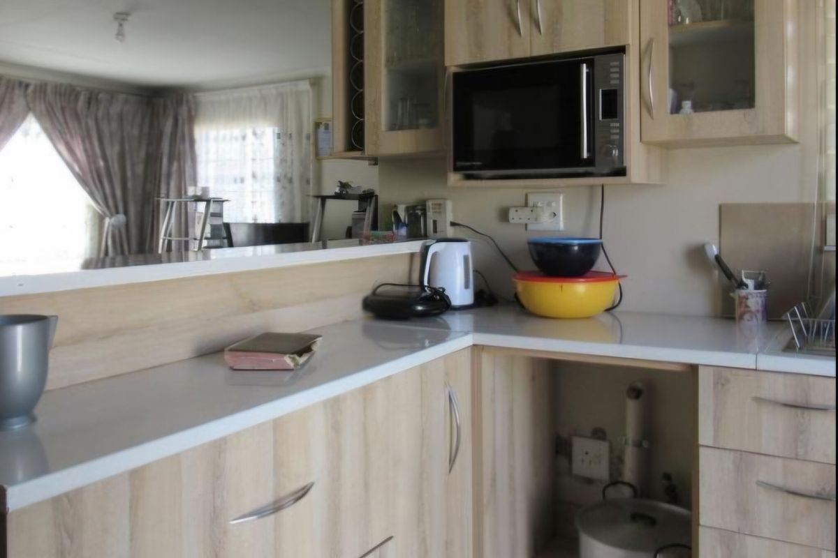 Freehold For Sale In Alberton - Photo 3