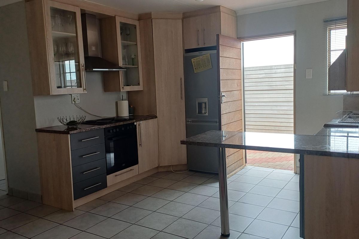 Freehold For Sale In Alberton - Photo 3