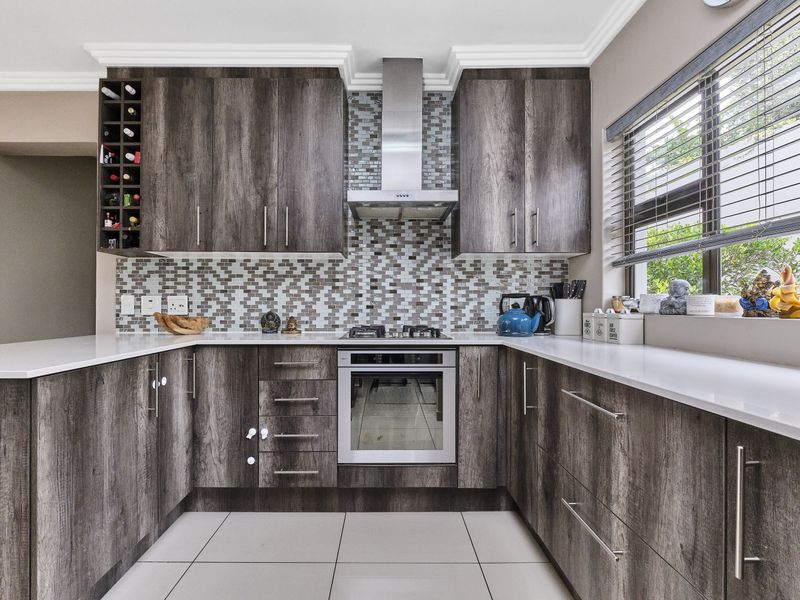 Stunning 3-bedroom house in Woodlands Estate, - Photo 9