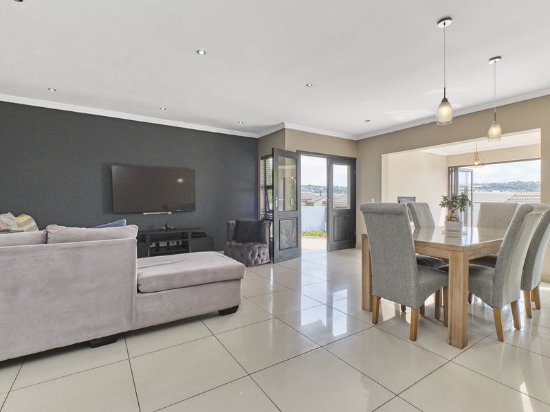 Stunning 3-bedroom house in Woodlands Estate, - Photo 4