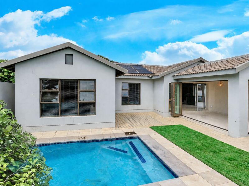 Stunning 3-bedroom house in Woodlands Estate, - Photo 2