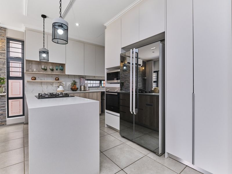 Stunning 3-bedroom cluster for sale in Cascades Waterfall—perfect for modern family living! - Photo 4