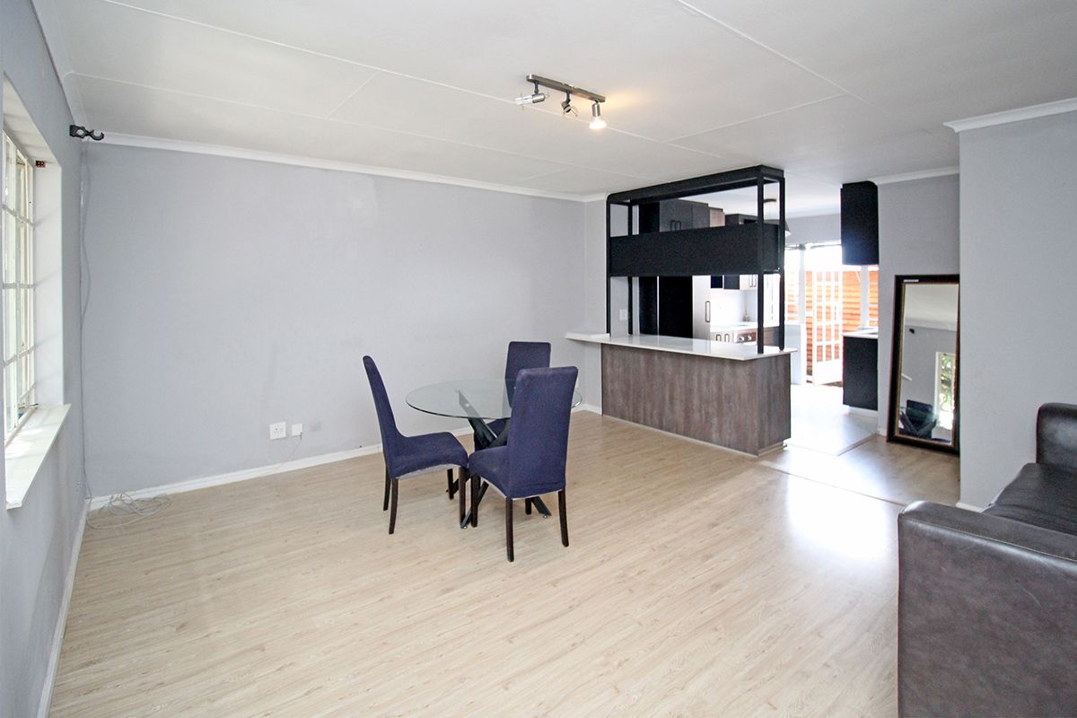 Auction Opportunity: Stylish 2 Bed Home with Unmatched Central Access - Photo 2