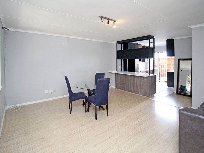 Auction Opportunity: Stylish 2 Bed Home with Unmatched Central Access - Photo 2