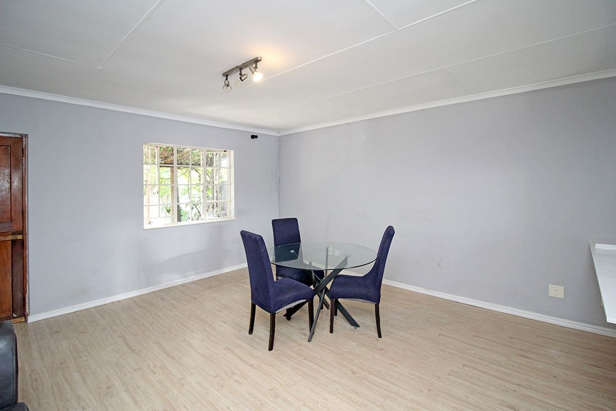 Auction Opportunity: Stylish 2 Bed Home with Unmatched Central Access - Photo 3