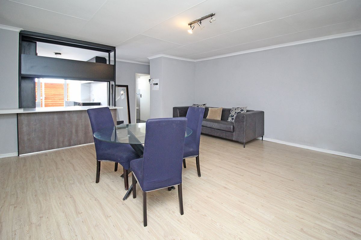 Auction Opportunity: Stylish 2 Bed Home with Unmatched Central Access - Photo 5