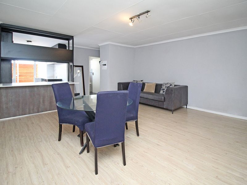 Auction Opportunity: Stylish 2 Bed Home with Unmatched Central Access - Photo 5