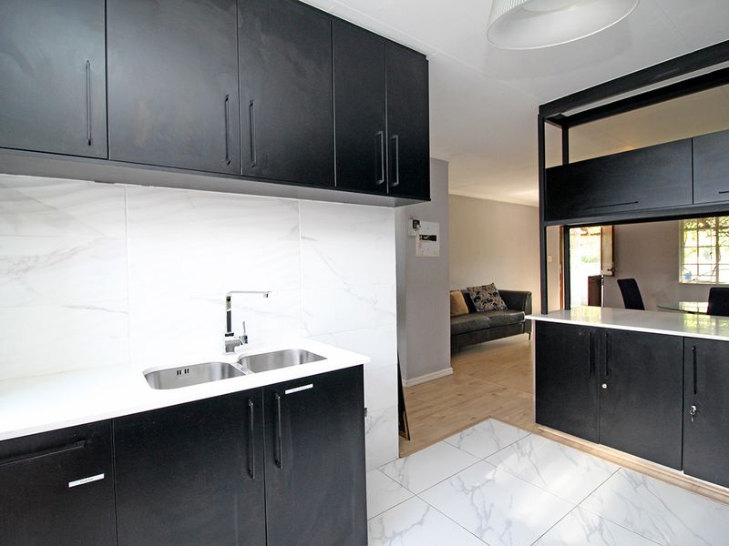 Auction Opportunity: Stylish 2 Bed Home with Unmatched Central Access - Photo 10