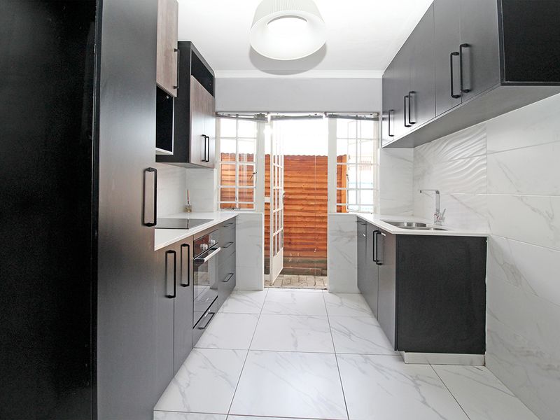 Auction Opportunity: Stylish 2 Bed Home with Unmatched Central Access - Photo 8