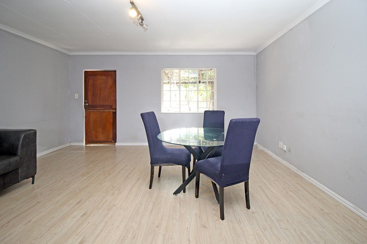 Auction Opportunity: Stylish 2 Bed Home with Unmatched Central Access - Photo 4