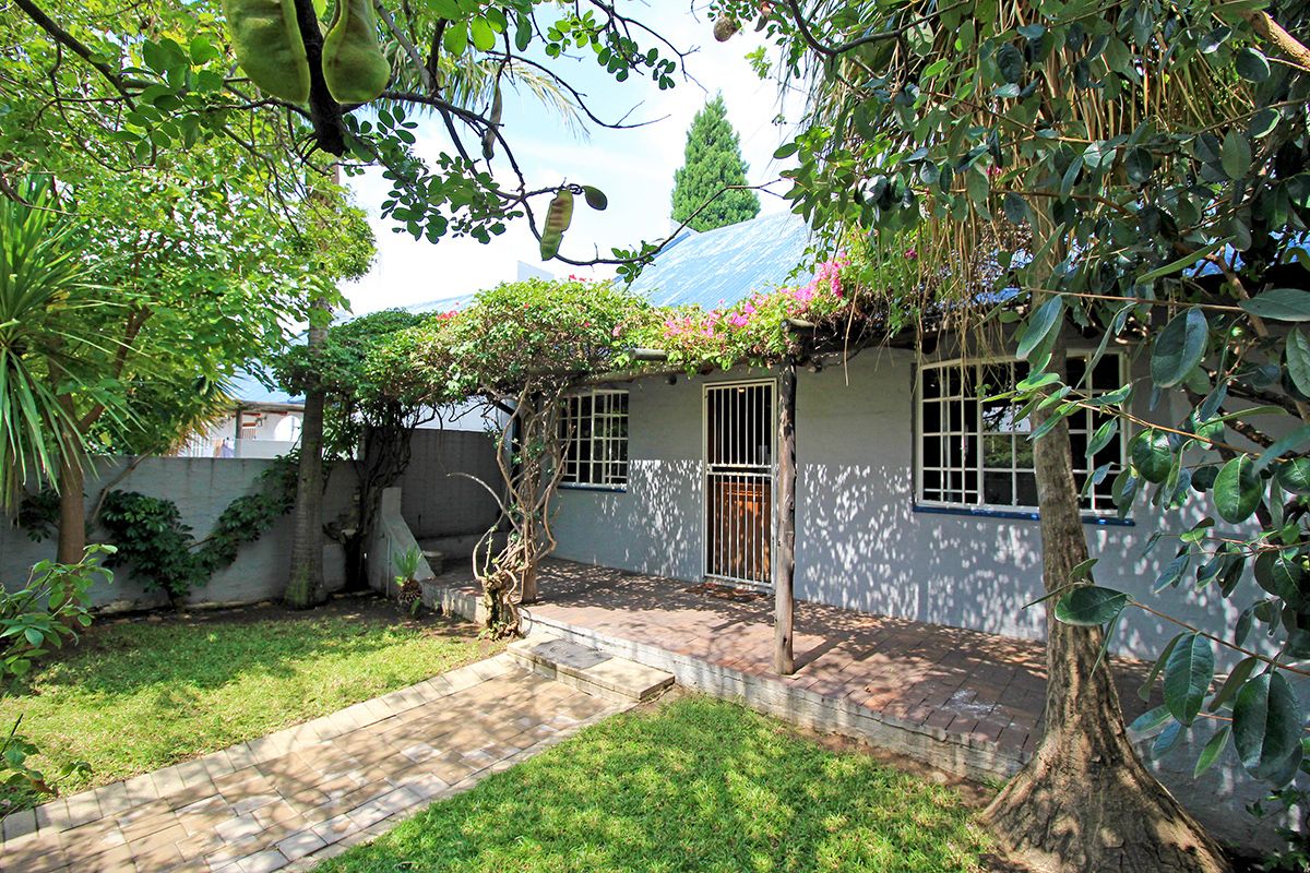 For Sale: Stylish 2 Bed Home with Unmatched Central Access - Photo 2