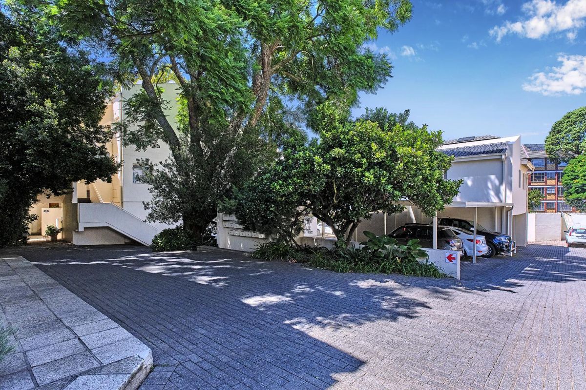 1 BEDROOM APARTMENT WITH ENCLOSED BALCONY FOR SALE IN ILLOVO, SANDTON - Photo 3