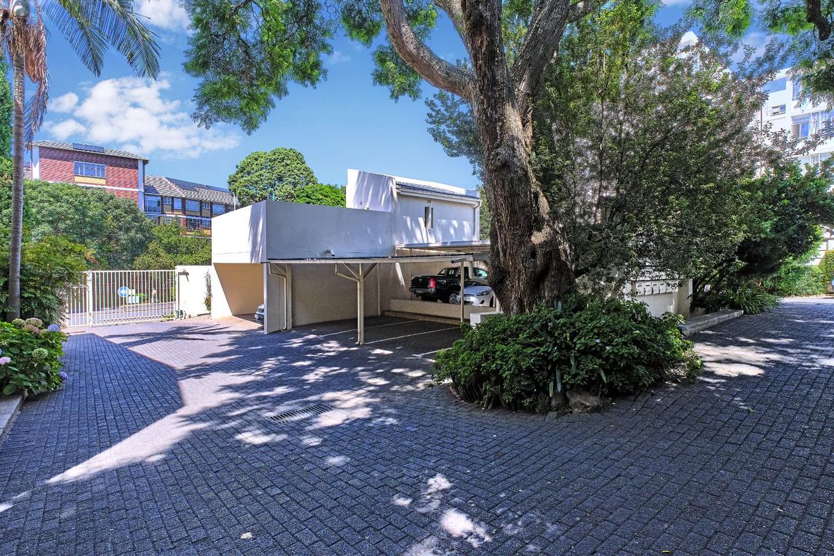 1 BEDROOM APARTMENT WITH ENCLOSED BALCONY FOR SALE IN ILLOVO, SANDTON - Photo 4