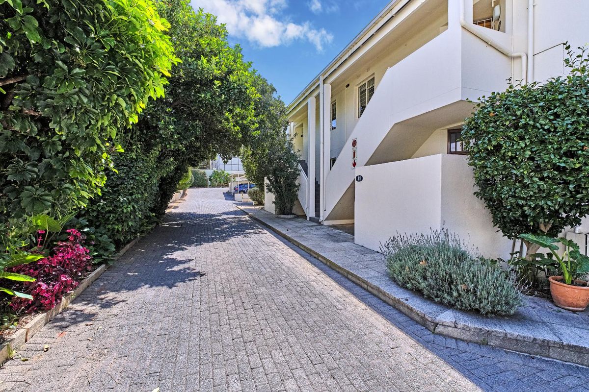 1 BEDROOM APARTMENT WITH ENCLOSED BALCONY FOR SALE IN ILLOVO, SANDTON - Photo 2