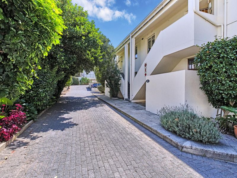 1 BEDROOM APARTMENT WITH ENCLOSED BALCONY FOR SALE IN ILLOVO, SANDTON - Photo 2