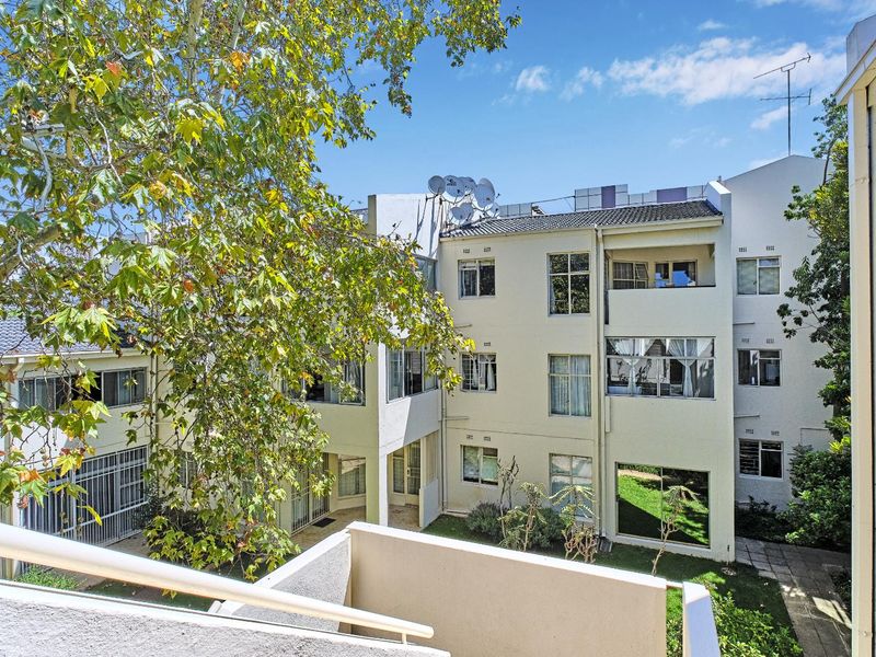 1 BEDROOM APARTMENT WITH ENCLOSED BALCONY FOR SALE IN ILLOVO, SANDTON - Photo 8