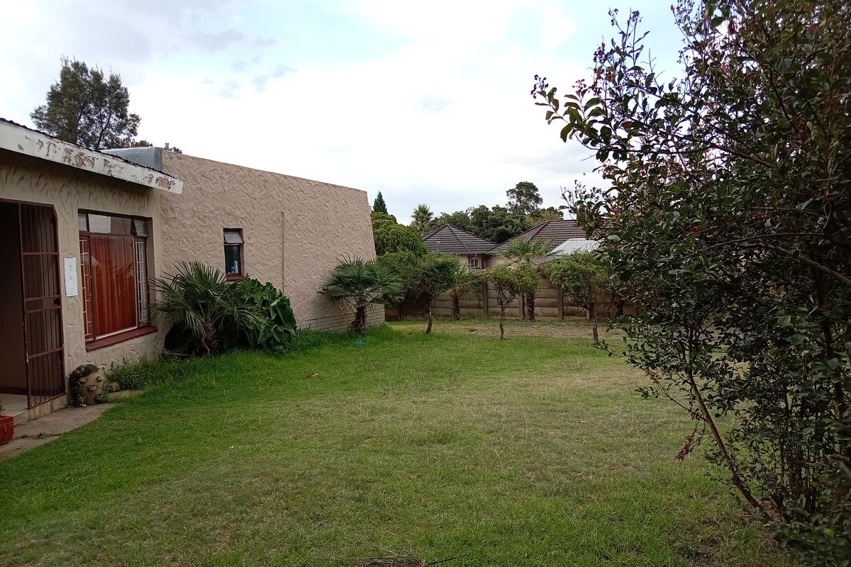 Massive 4 Bedroom Steal. Best Value in Town at R980 000 - Photo 2