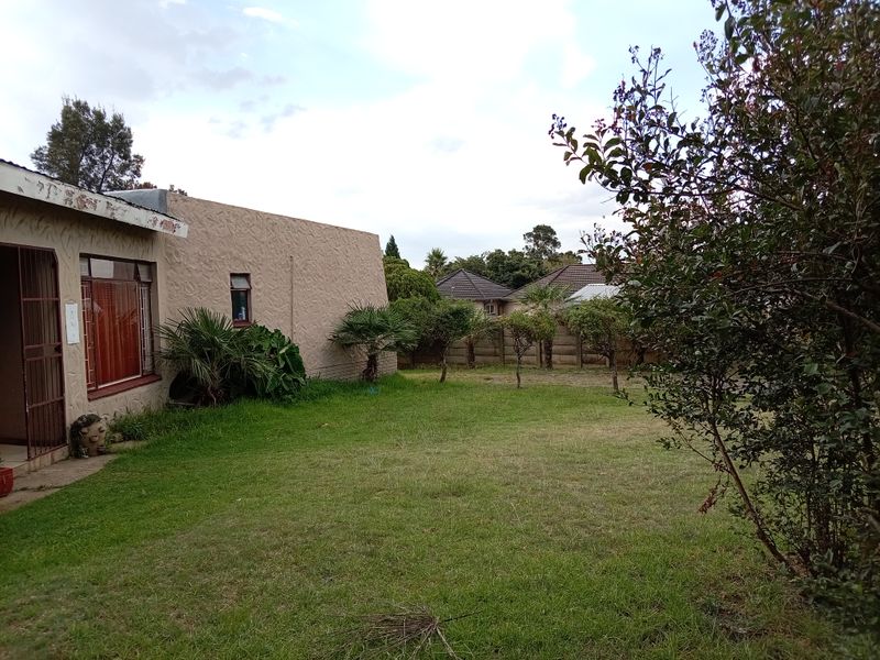 Massive 4 Bedroom Steal. Best Value in Town at R980 000 - Photo 2