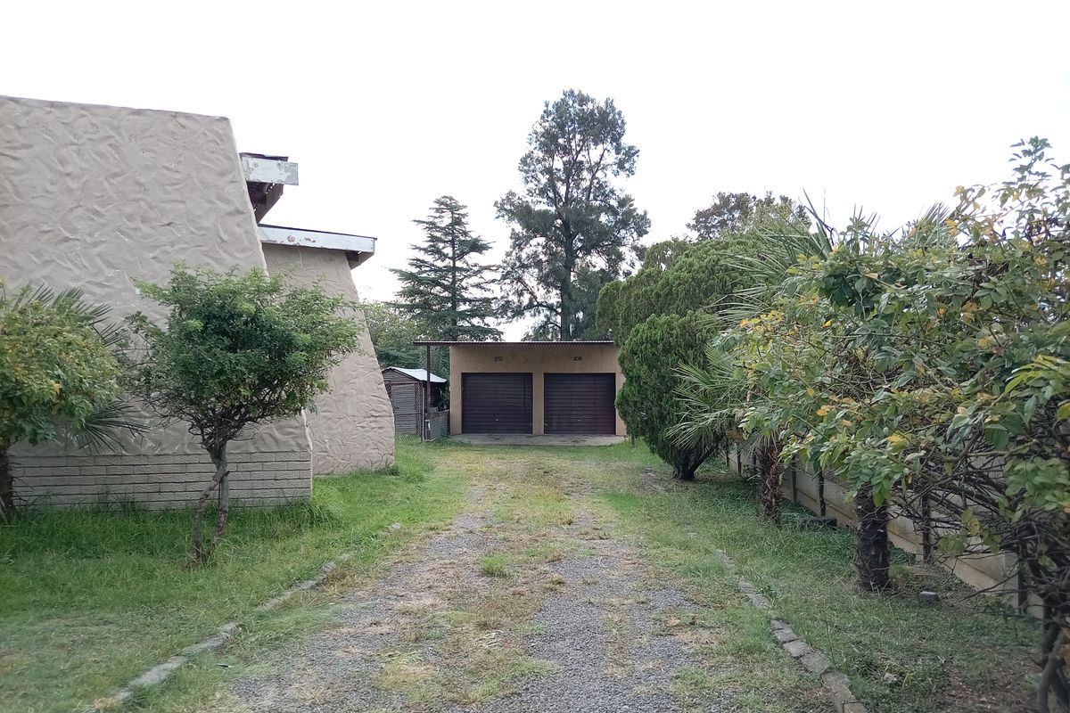 Massive 4 Bedroom Steal. Best Value in Town at R980 000 - Photo 4