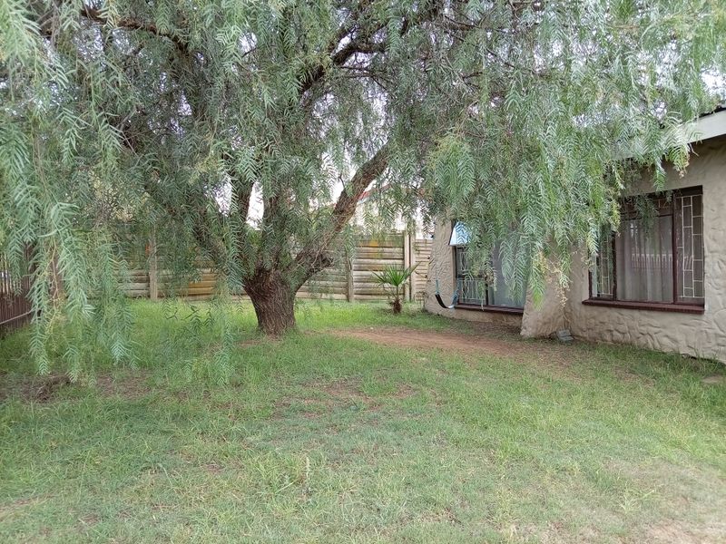 Massive 4 Bedroom Steal. Best Value in Town at R980 000 - Photo 3