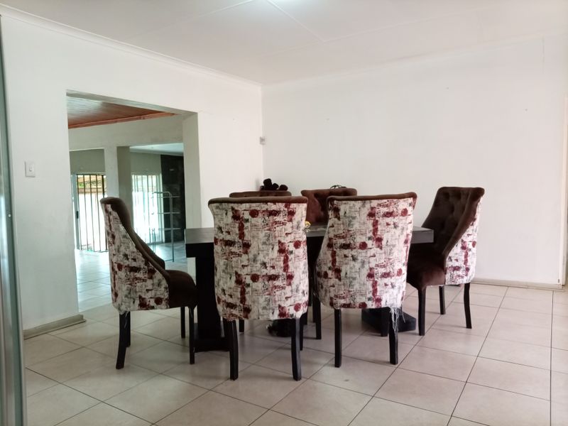 Massive 4 Bedroom Steal. Best Value in Town at R980 000 - Photo 5