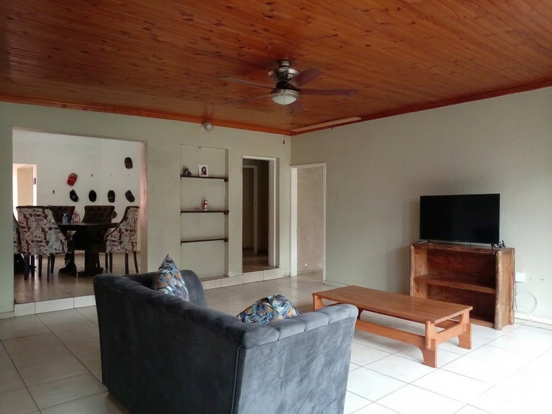 Massive 4 Bedroom Steal. Best Value in Town at R980 000 - Photo 8