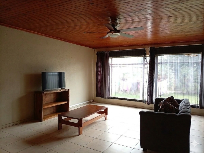 Massive 4 Bedroom Steal. Best Value in Town at R980 000 - Photo 7