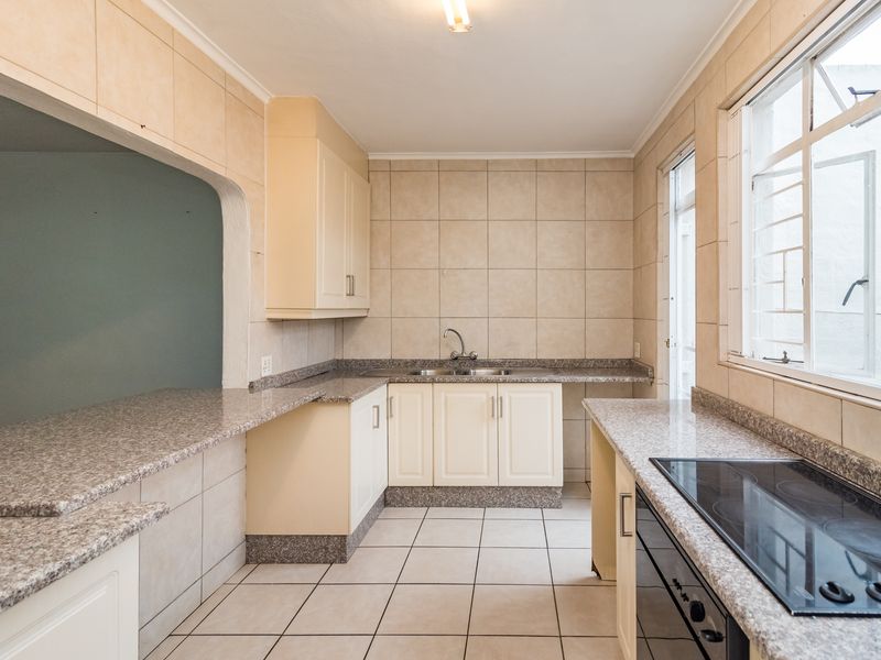 Spacious.  Private garden.  Pet friendly.  Prime location. - Photo 4