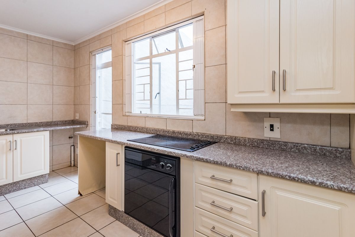 Spacious.  Private garden.  Pet friendly.  Prime location. - Photo 5