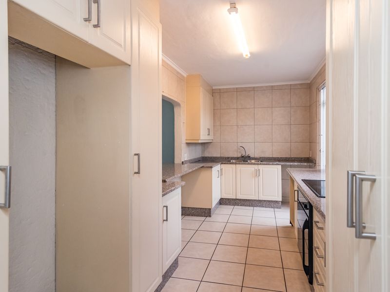 Spacious.  Private garden.  Pet friendly.  Prime location. - Photo 8