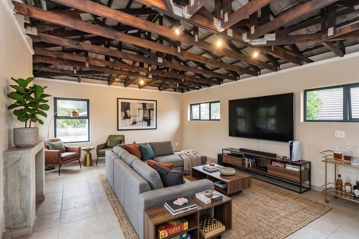 3/4 Bedroomed Home, With a variety of modern amenities and immediate occupation. - Photo 2