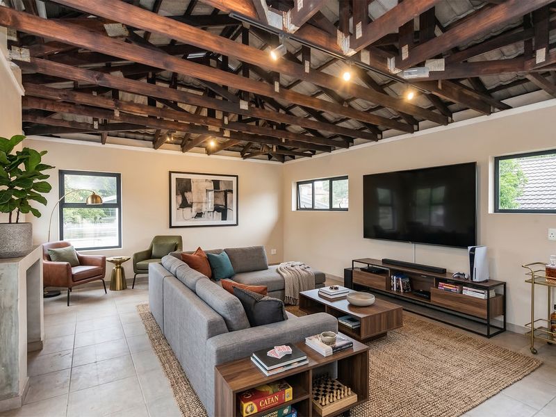 3/4 Bedroomed Home, With a variety of modern amenities and immediate occupation. - Photo 2