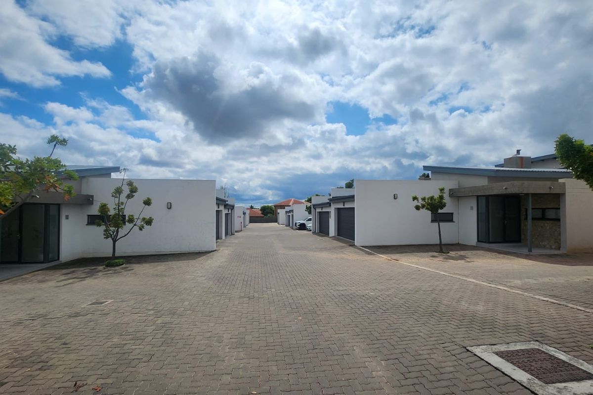 Secure, Stylish Duplex Living in the Heart of Convenience - Photo 2