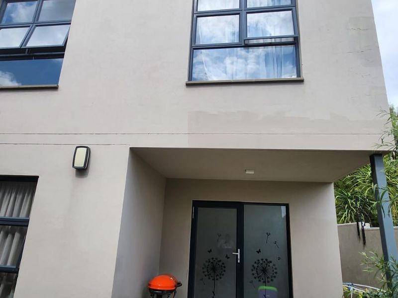 Secure, Stylish Duplex Living in the Heart of Convenience - Photo 5