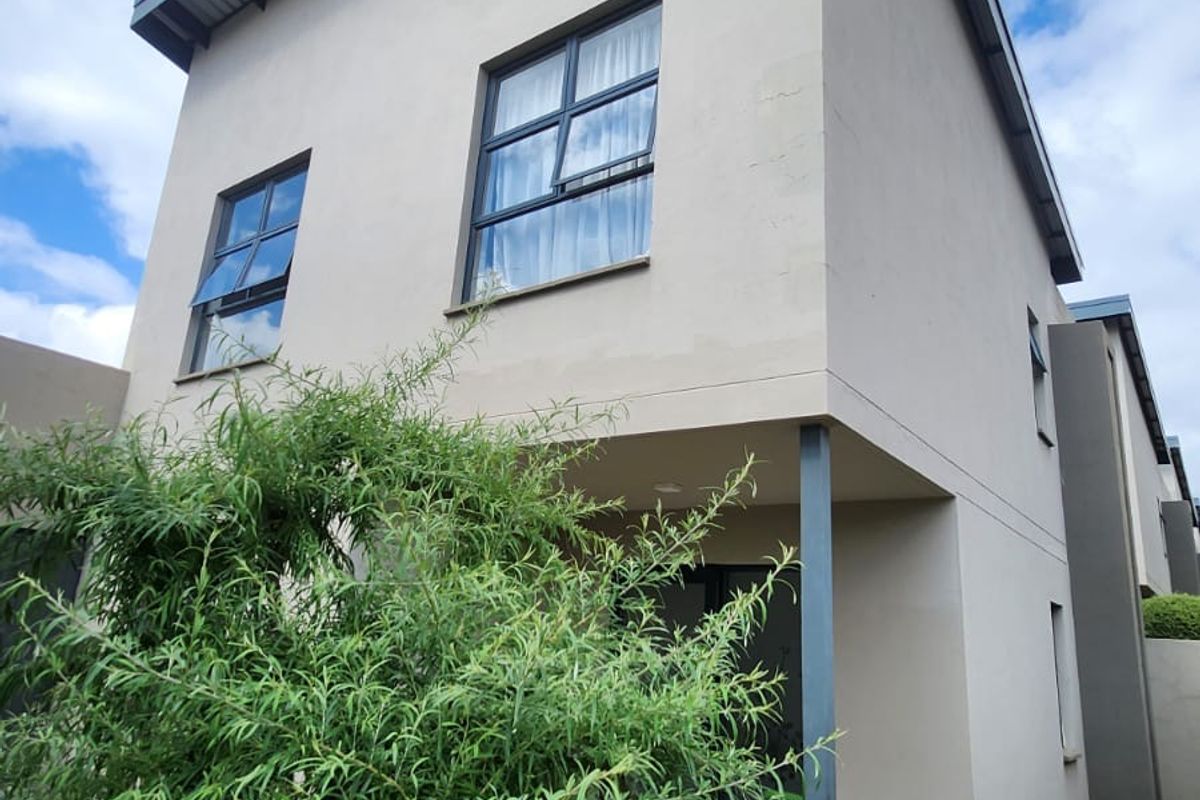 Secure, Stylish Duplex Living in the Heart of Convenience - Photo 4