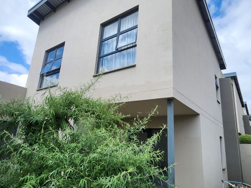 Secure, Stylish Duplex Living in the Heart of Convenience - Photo 4