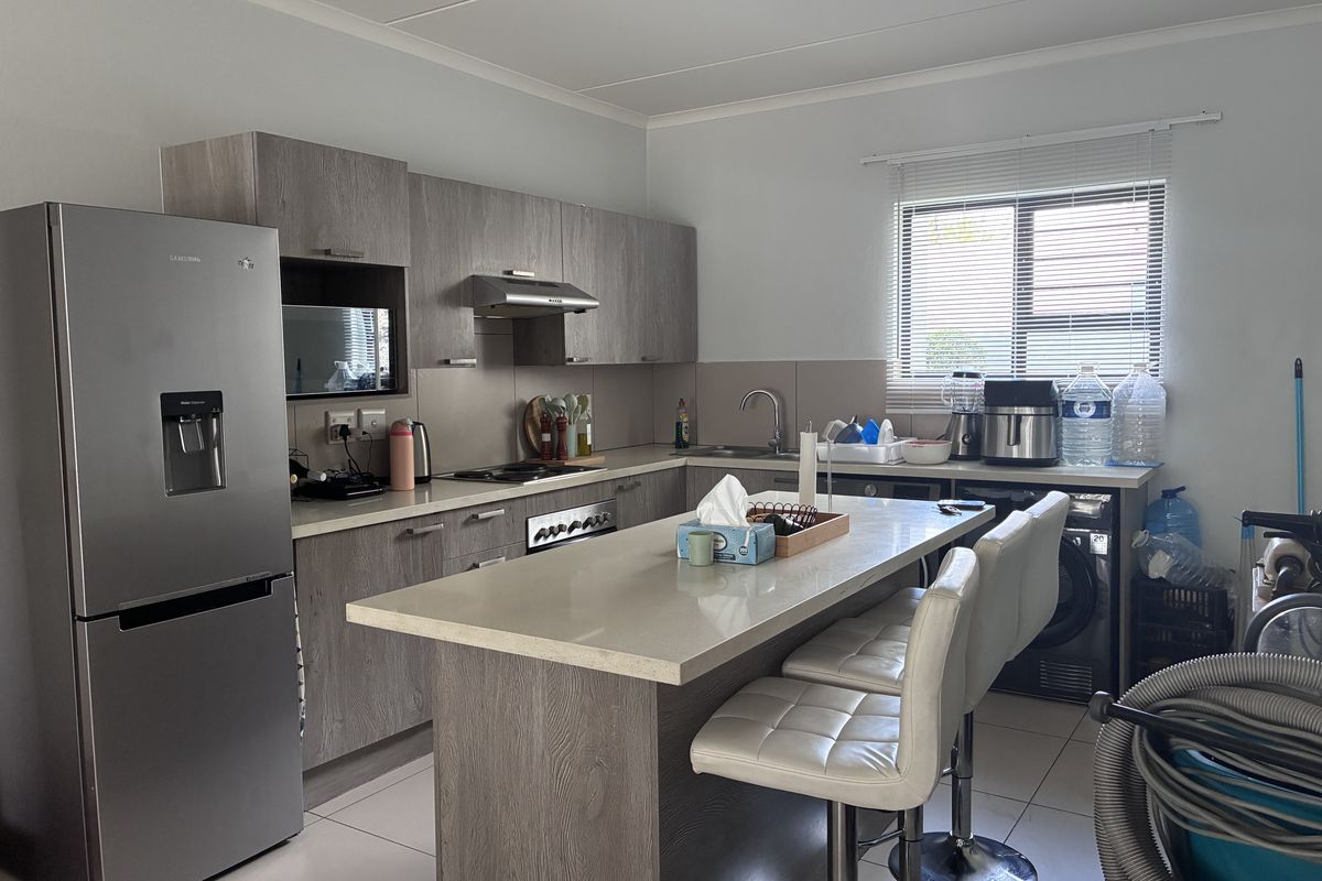 A Spacious Apartment for Sale at the West End. - Photo 3