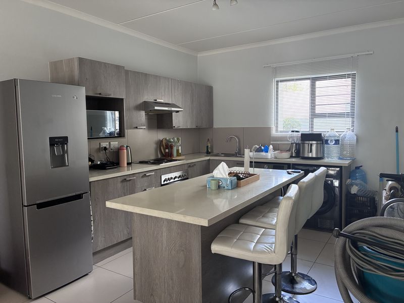 A Spacious Apartment for Sale at the West End. - Photo 3