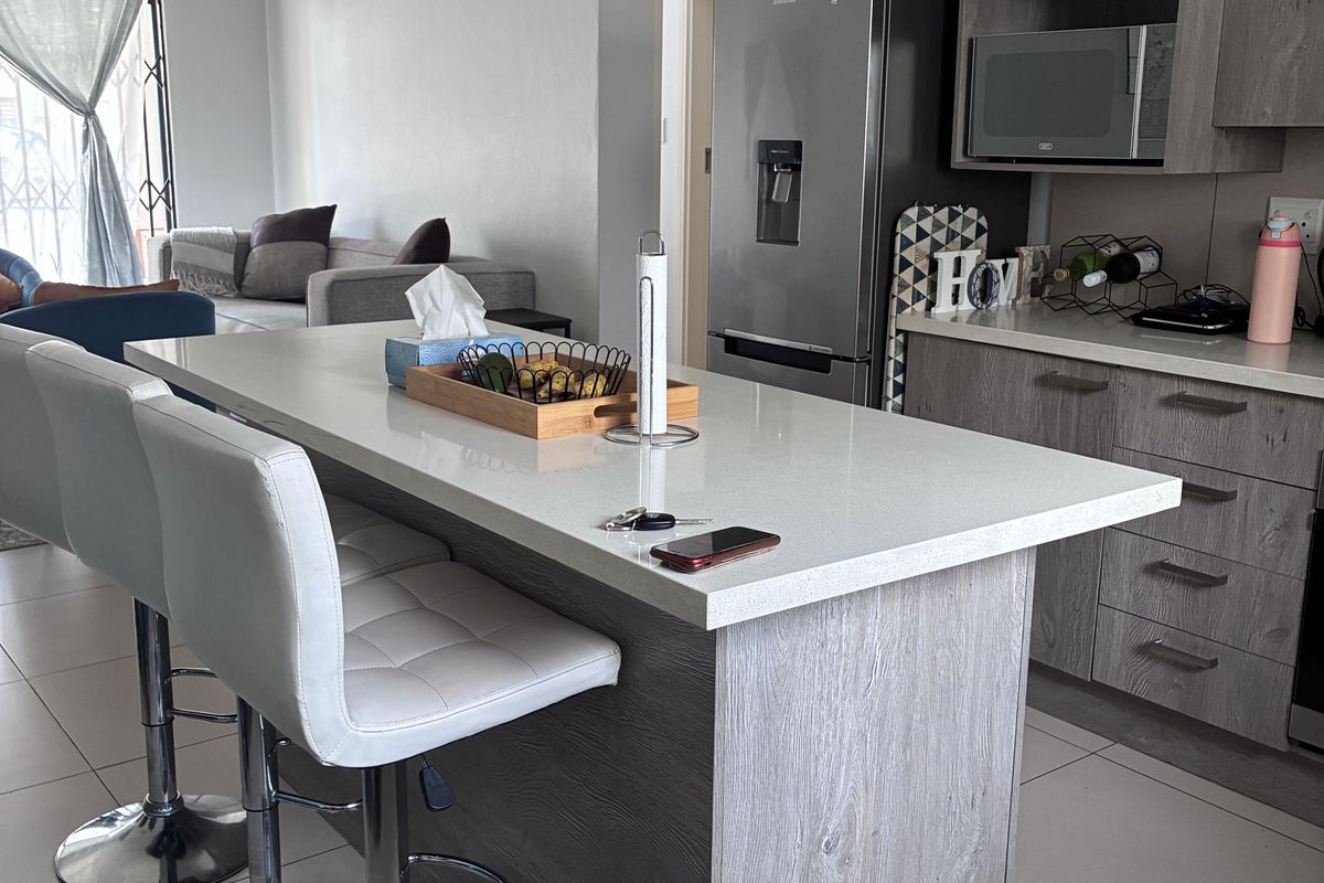 A Spacious Apartment for Sale at the West End. - Photo 2