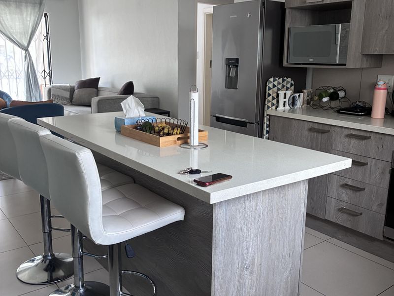 A Spacious Apartment for Sale at the West End. - Photo 2