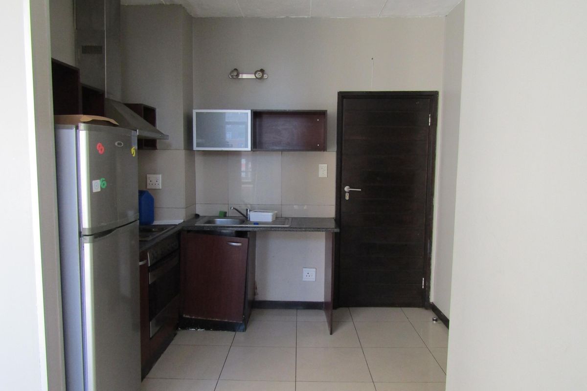 Apartment For Sale In Johannesburg - Photo 5