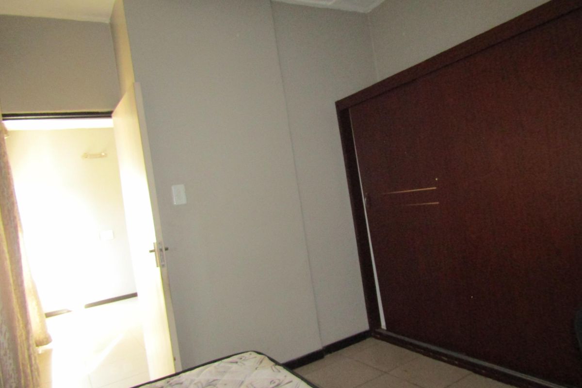 Apartment For Sale In Johannesburg - Photo 4