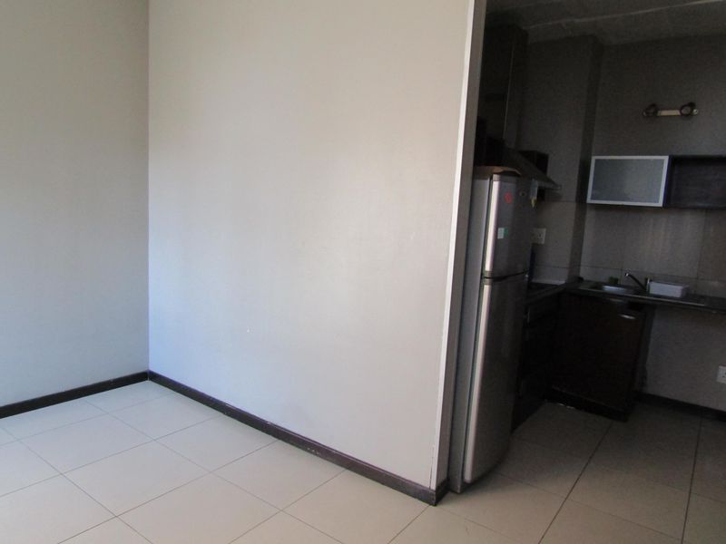 Apartment For Sale In Johannesburg - Photo 9