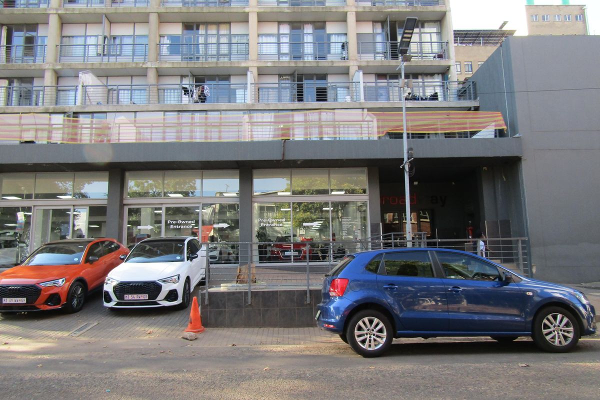 Apartment For Sale In Johannesburg - Photo 2